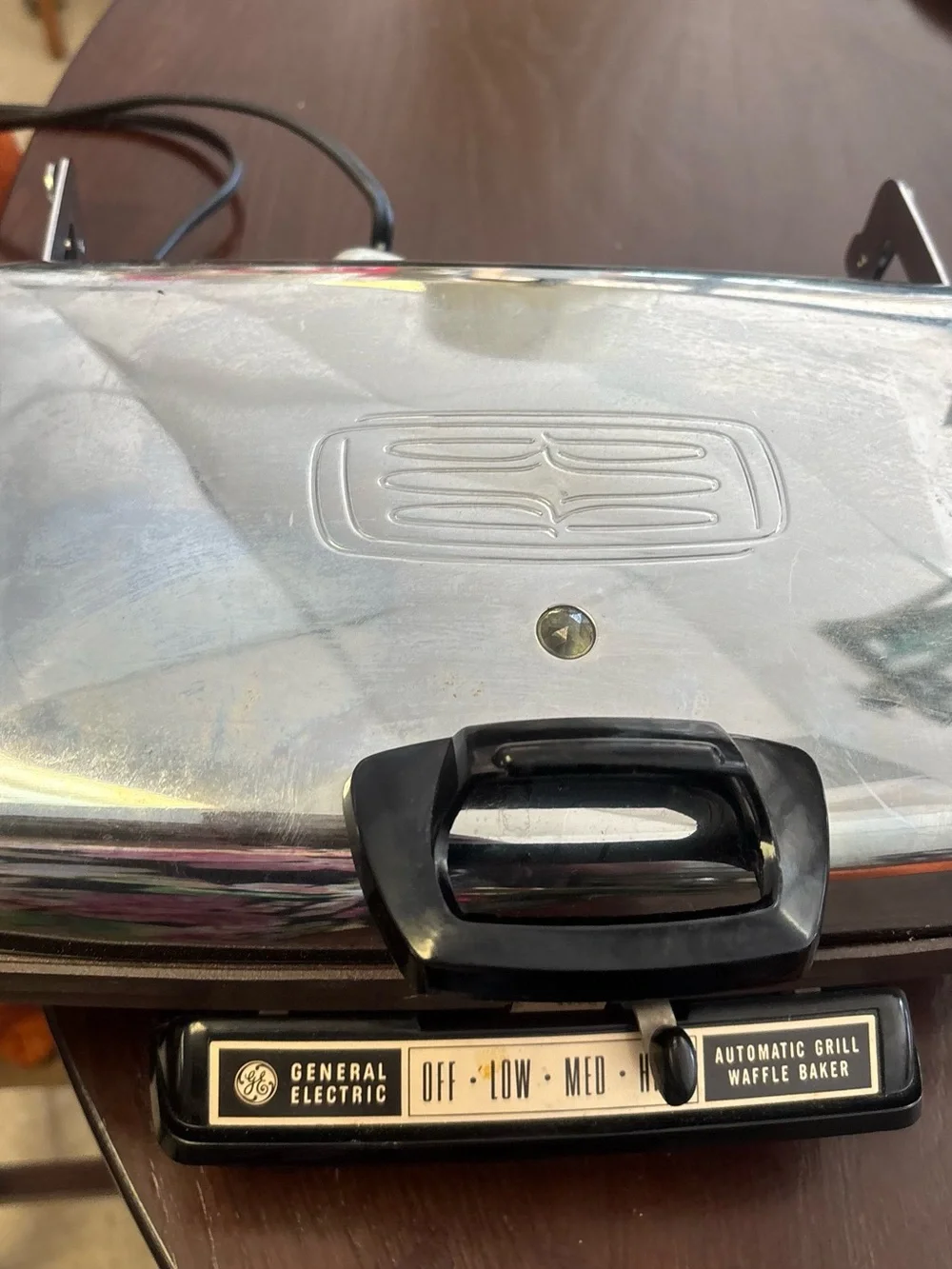 Vintage General Electric (GE) automatic grill waffle maker